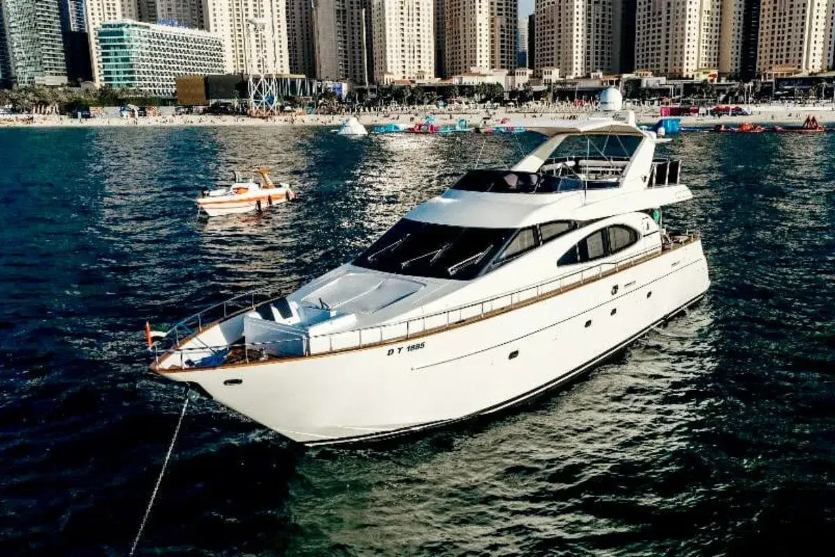 Luxury yacht charter in Dubai Marina